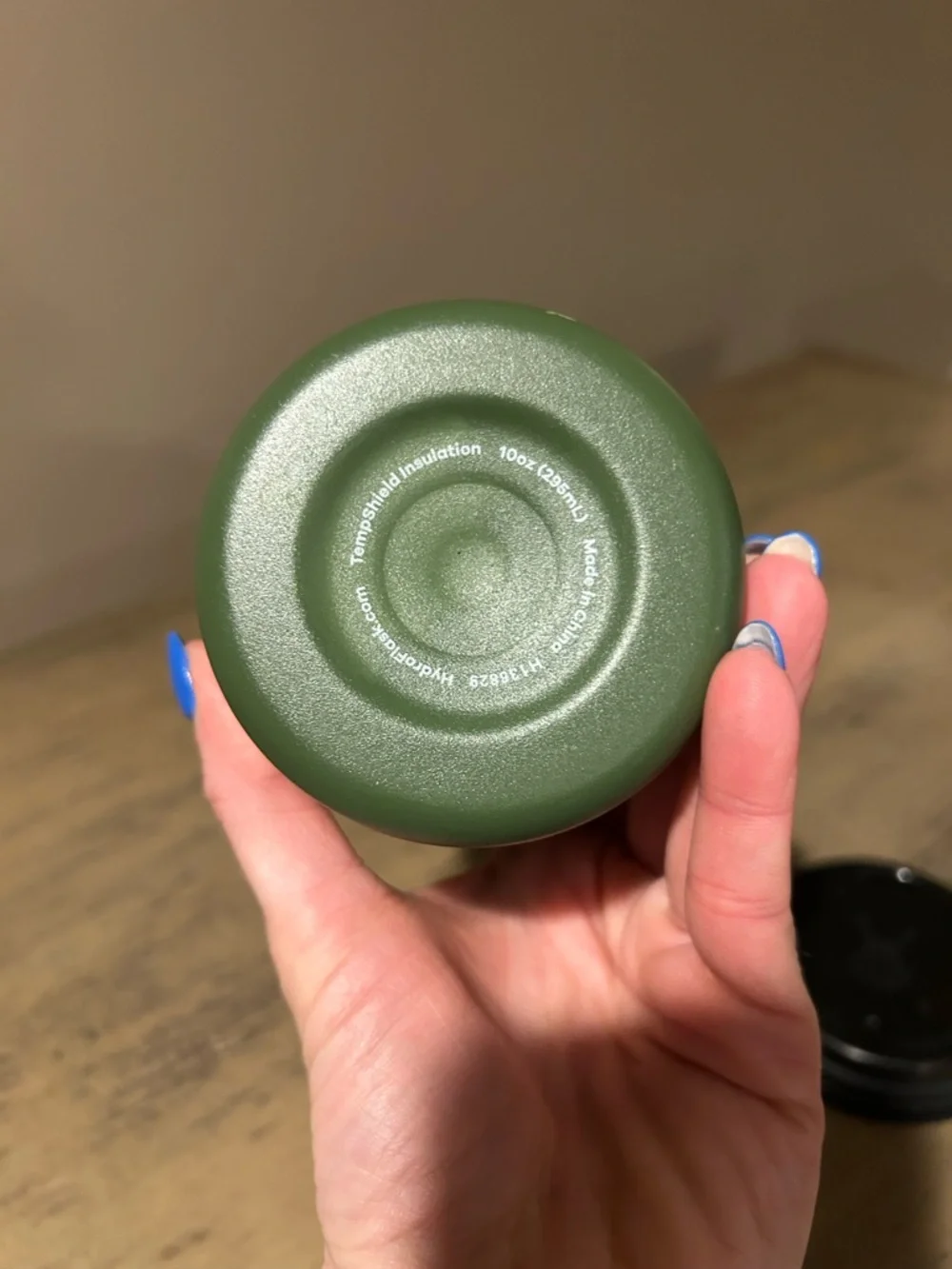 Hydro Flask Green Insulated Cup with Black Lid - Picture 4 of 4